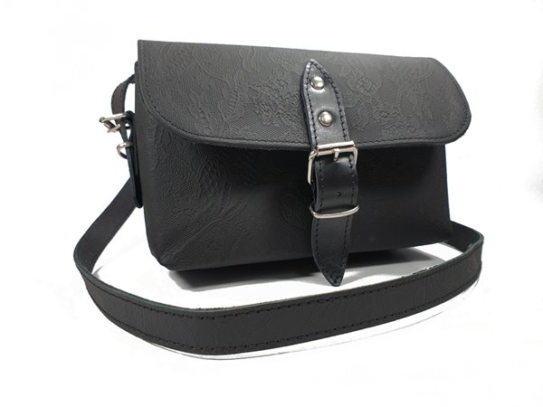 Ženska torba model 17 "crna art"